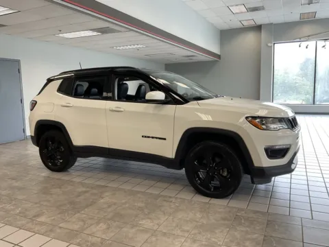 Photos of 2020 Jeep Compass Altitude for sale in Kansas City, MO at Jay Wolfe Auto Outlet