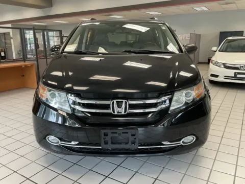 Photos of 2017 Honda Odyssey Touring for sale in Kansas City, MO at Jay Wolfe Auto Outlet