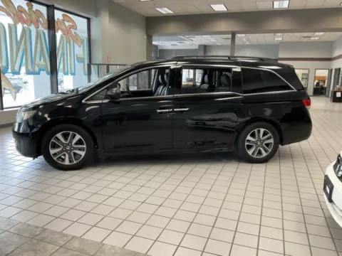 More photos of 2017 Honda Odyssey Touring at Jay Wolfe Auto Outlet, MO