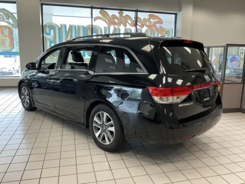 More photos of 2017 Honda Odyssey Touring at Jay Wolfe Auto Outlet, MO