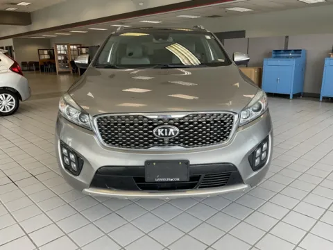 Photos of 2017 Kia Sorento SX Limited for sale in Kansas City, MO at Jay Wolfe Auto Outlet