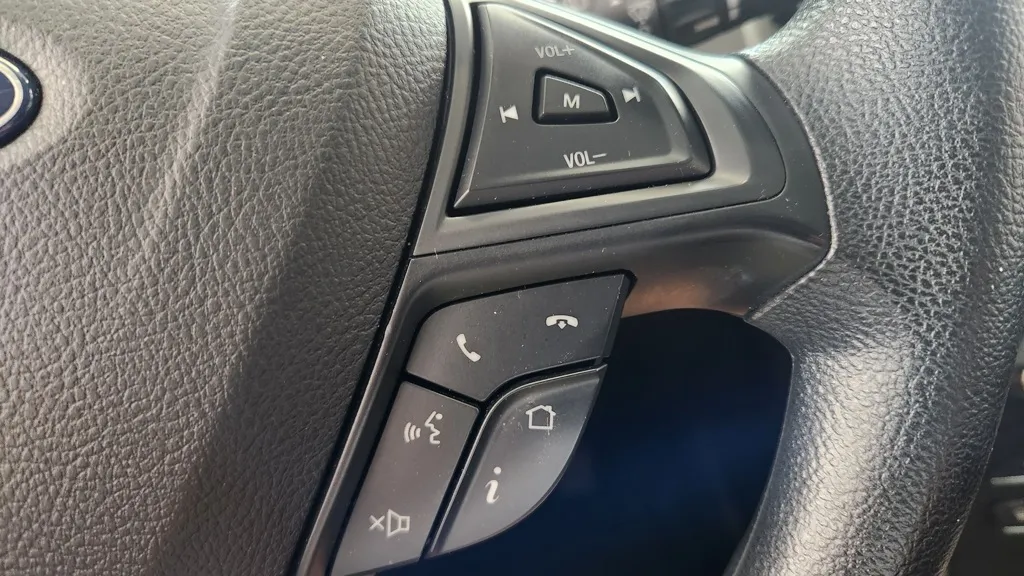 2020 Ford Edge SE photo 4