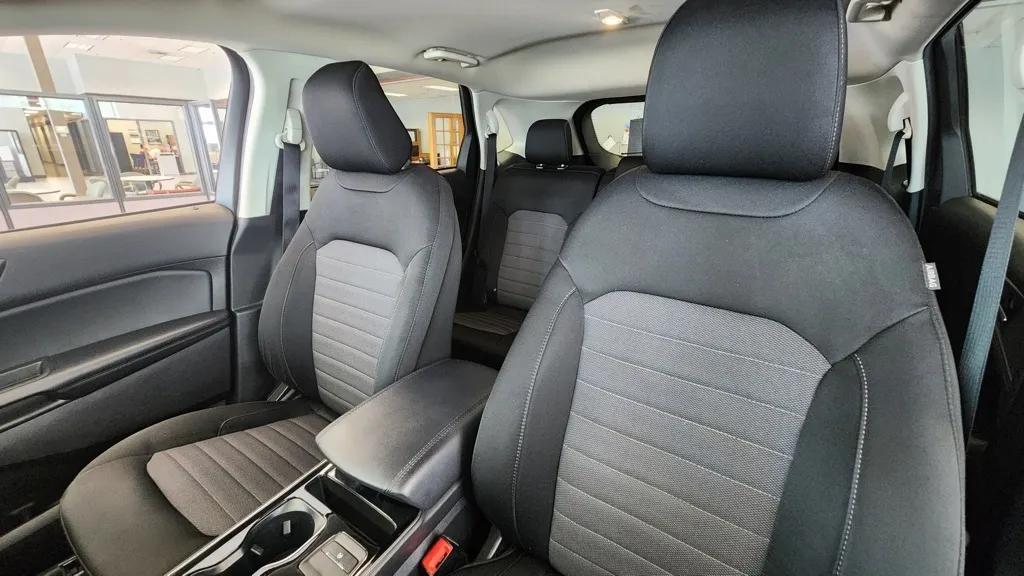 2020 Ford Edge SE photo 20