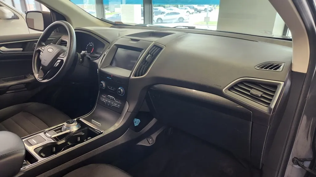 2020 Ford Edge SE photo 5