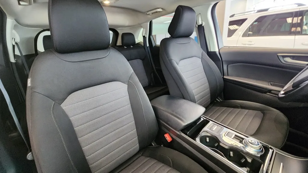 2020 Ford Edge SE photo 13