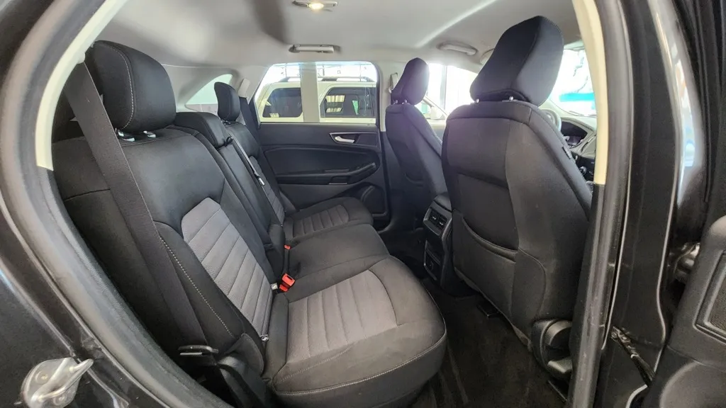 2020 Ford Edge SE photo 21