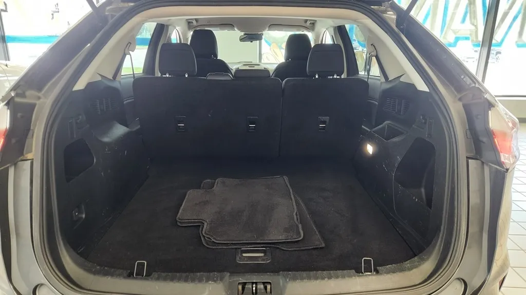 2020 Ford Edge SE photo 14