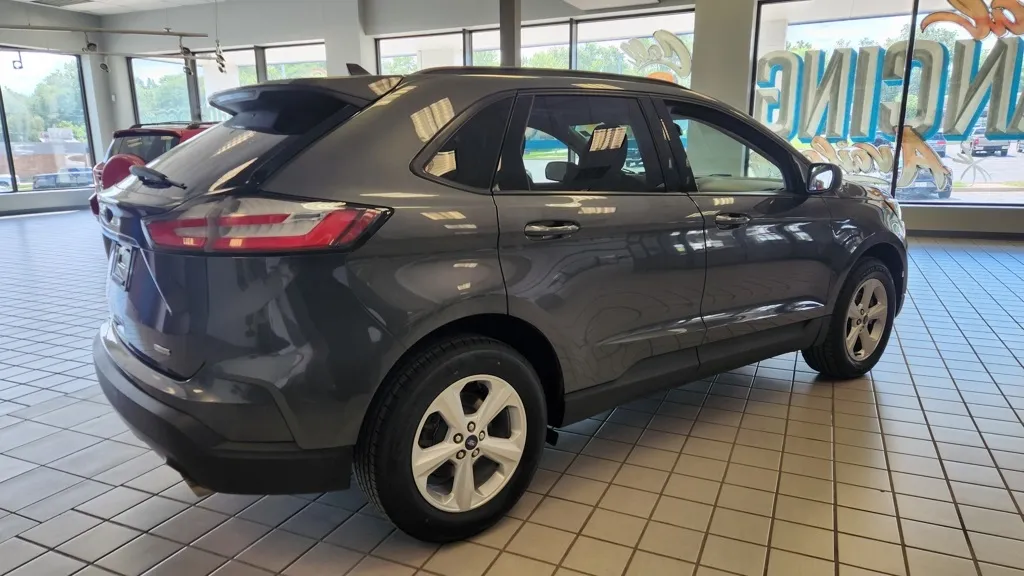 2020 Ford Edge SE photo 16