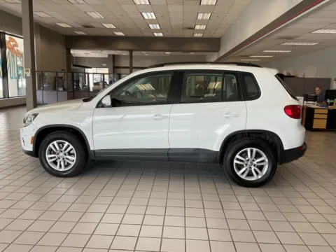 More photos of 2016 Volkswagen Tiguan S at Jay Wolfe Auto Outlet, MO