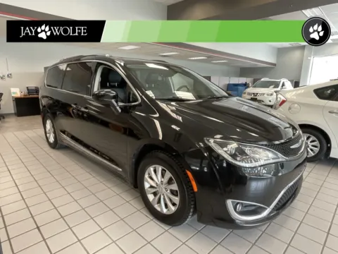 Black 2018 Chrysler Pacifica Touring L Plus for sale in Kansas City, MO