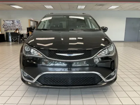 Photos of 2018 Chrysler Pacifica Touring L Plus for sale in Kansas City, MO at Jay Wolfe Auto Outlet