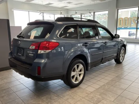 More photos of 2013 Subaru Outback 2.5i Premium at Jay Wolfe Auto Outlet, MO