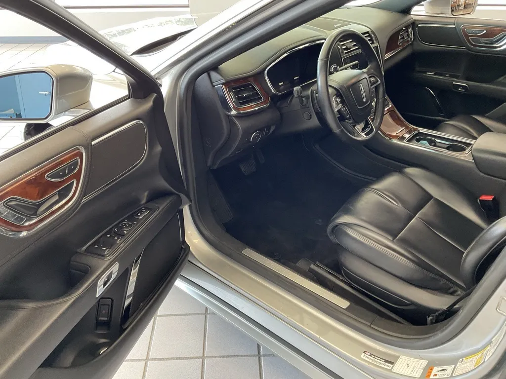 2020 Lincoln Continental Standard photo 4