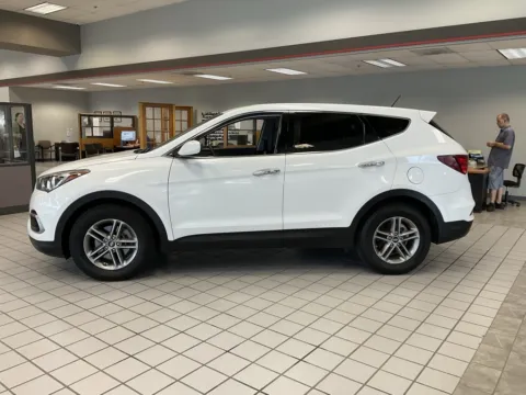 More photos of 2018 Hyundai Santa Fe Sport 2.4 Base at Jay Wolfe Auto Outlet, MO
