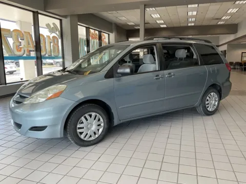 Another view of 2006 Toyota Sienna for sale in Kansas City, MO at Jay Wolfe Auto Outlet