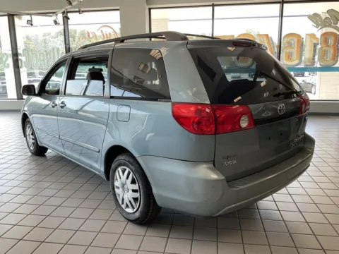 More photos of 2006 Toyota Sienna at Jay Wolfe Auto Outlet, MO