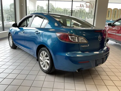 More photos of 2012 Mazda Mazda3 i Touring at Jay Wolfe Auto Outlet, MO