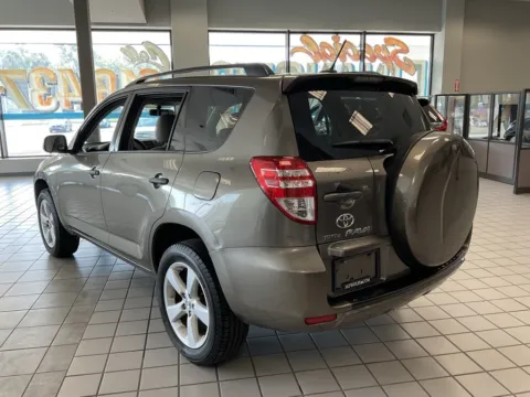 More photos of 2009 Toyota RAV4 at Jay Wolfe Auto Outlet, MO