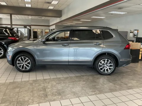 More photos of 2020 Volkswagen Tiguan 2.0T SE at Jay Wolfe Auto Outlet, MO