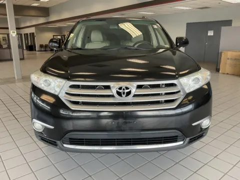 Photos of 2012 Toyota Highlander Limited for sale in Kansas City, MO at Jay Wolfe Auto Outlet