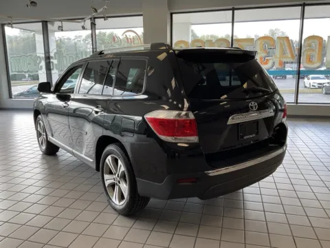 More photos of 2012 Toyota Highlander Limited at Jay Wolfe Auto Outlet, MO
