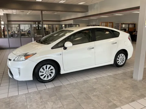 More photos of 2014 Toyota Prius Plug-in at Jay Wolfe Auto Outlet, MO