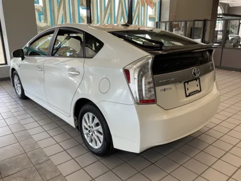 More photos of 2014 Toyota Prius Plug-in at Jay Wolfe Auto Outlet, MO