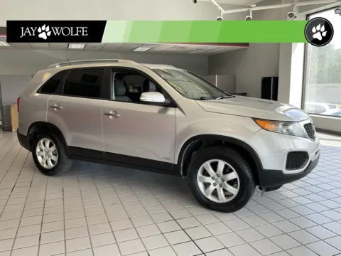 Silver 2013 Kia Sorento LX for sale in Kansas City, MO