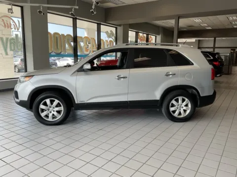 More photos of 2013 Kia Sorento LX at Jay Wolfe Auto Outlet, MO