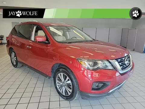 Red 2017 Nissan Pathfinder SL for sale in Kansas City, MO