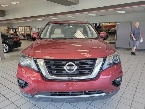 Photos of 2017 Nissan Pathfinder SL for sale in Kansas City, MO at Jay Wolfe Auto Outlet