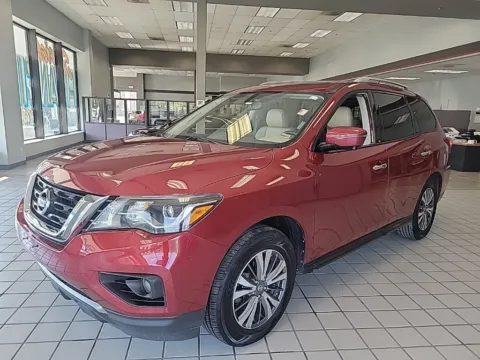 More photos of 2017 Nissan Pathfinder SL at Jay Wolfe Auto Outlet, MO