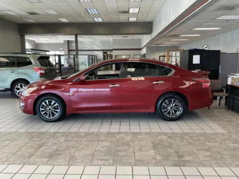 More photos of 2015 Nissan Altima 2.5 S at Jay Wolfe Auto Outlet, MO