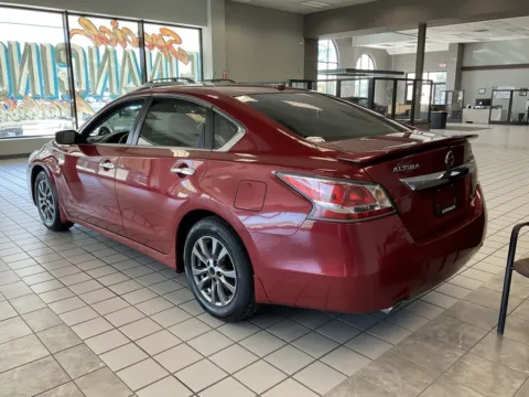 More photos of 2015 Nissan Altima 2.5 S at Jay Wolfe Auto Outlet, MO