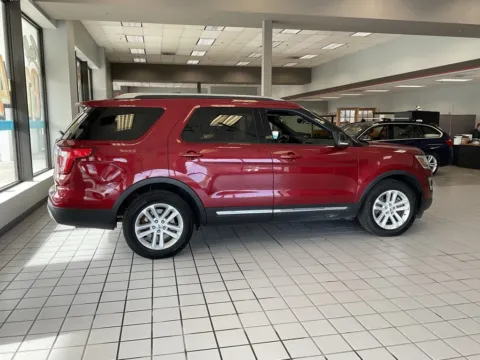More photos of 2017 Ford Explorer XLT at Jay Wolfe Auto Outlet, MO