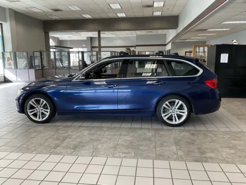 More photos of 2017 BMW 3 Series 330i xDrive at Jay Wolfe Auto Outlet, MO