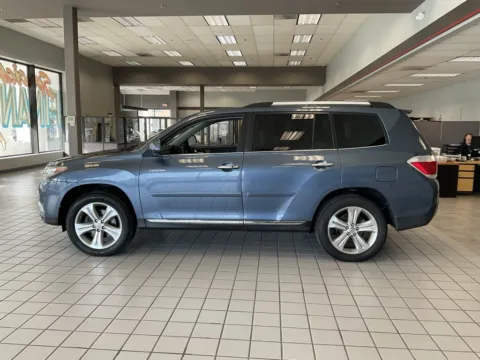 More photos of 2013 Toyota Highlander Limited at Jay Wolfe Auto Outlet, MO