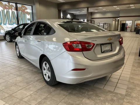 More photos of 2017 Chevrolet Cruze LS at Jay Wolfe Auto Outlet, MO