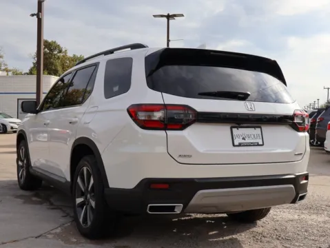 More photos of 2025 Honda Pilot Touring at Jay Wolfe Honda, MO
