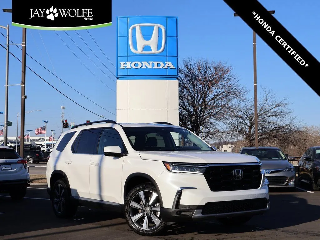 Used 2025 Honda Pilot Touring with VIN 5FNYG1H79SB184445 for sale in Kansas City
