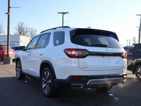 More photos of 2025 Honda Pilot Touring at Jay Wolfe Honda, MO