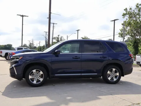 More photos of 2025 Honda Pilot EX-L at Jay Wolfe Honda, MO