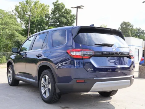 More photos of 2025 Honda Pilot EX-L at Jay Wolfe Honda, MO