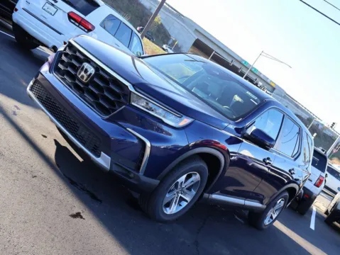 Another view of 2025 Honda Pilot EX-L for sale in Kansas City, MO at Jay Wolfe Honda
