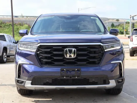 Photos of 2025 Honda Pilot EX-L for sale in Kansas City, MO at Jay Wolfe Honda