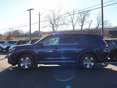 More photos of 2025 Honda Pilot EX-L at Jay Wolfe Honda, MO
