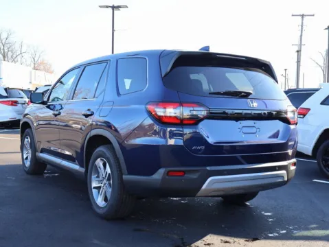 More photos of 2025 Honda Pilot EX-L at Jay Wolfe Honda, MO