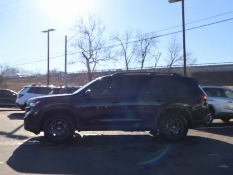 More photos of 2025 Honda Pilot TrailSport at Jay Wolfe Honda, MO