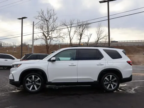More photos of 2025 Honda Pilot Touring at Jay Wolfe Honda, MO