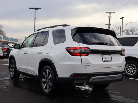 More photos of 2025 Honda Pilot Touring at Jay Wolfe Honda, MO